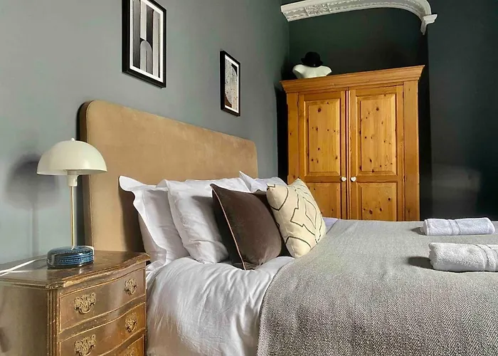 The Georgian Manor Apartment - Central Frome