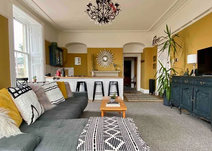 The Georgian Manor Apartment - Central Frome